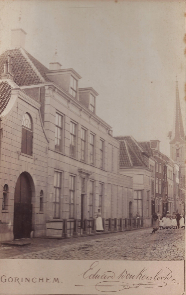 Begram WCM_'Huis van Begram' Arkelstraat 127 te Gorinchem_ter hoogte van groepje mensen, de 'Koepelkamer'_tussen 1859 - 1879 a